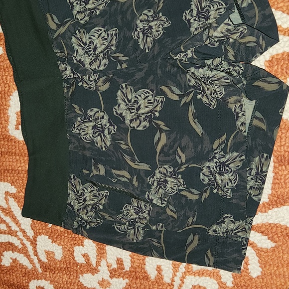 Athleta Trekkie North Printed short size 14 - Picture 3 of 10